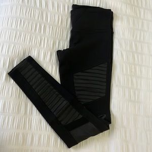 Alo Yoga - Motto leggings with leather like details